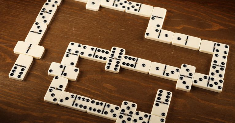 old school dominos game you use to line up then let fall